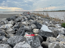 Basaltblokken geplaatst Amstelmeer